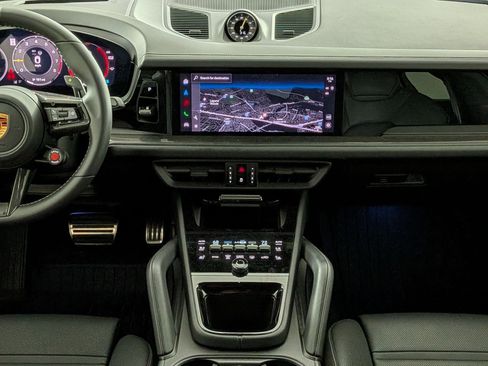 Certified 2025 Porsche Cayenne Turbo GT AWD/4WD image 19