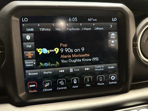 Used 2020 Jeep Gladiator Overland AWD/4WD image 35