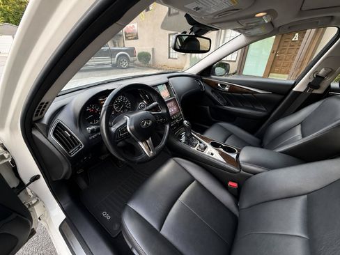 Used 2018 INFINITI Q50 Luxe w/ Essential Package (2.0T Luxe) AWD/4WD image 11