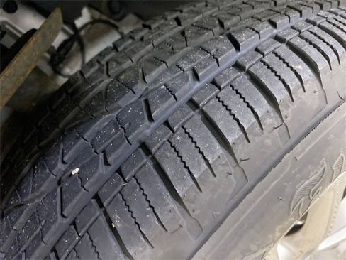 Used 2019 Jeep Cherokee Latitude w/ Cold Weather Group image 23