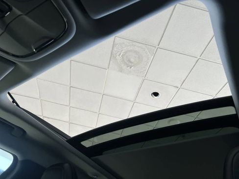 Used 2022 Jeep Cherokee Limited image 25