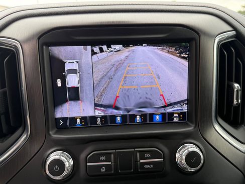 Used 2022 GMC Sierra 2500 AT4 w/ AT4 Preferred Package AWD/4WD image 16