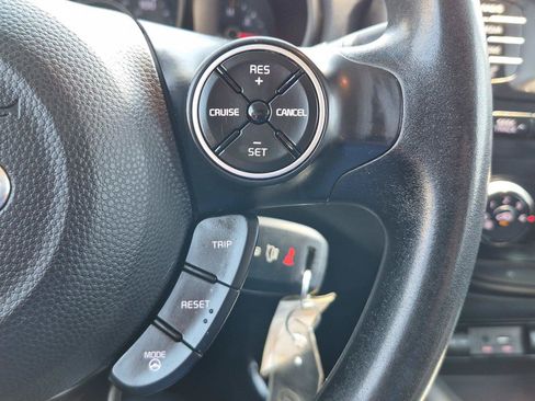 Used 2015 Kia Soul FWD image 21