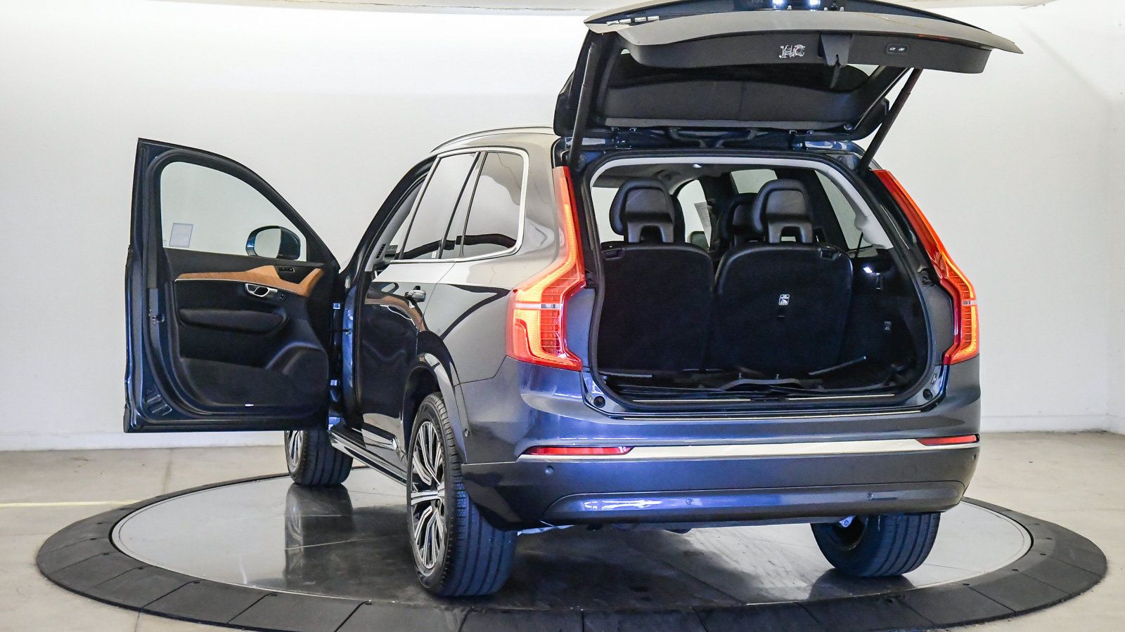 Certified 2023 Volvo XC90 B6 Plus w/ Protection Package Premier AWD/4WD image 28
