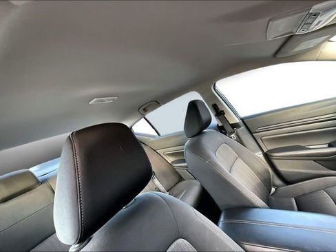 Used 2024 Nissan Altima 2.5 SV image 19