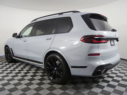 Used 2025 BMW X7 xDrive40i w/ Executive Package AWD/4WD image 3