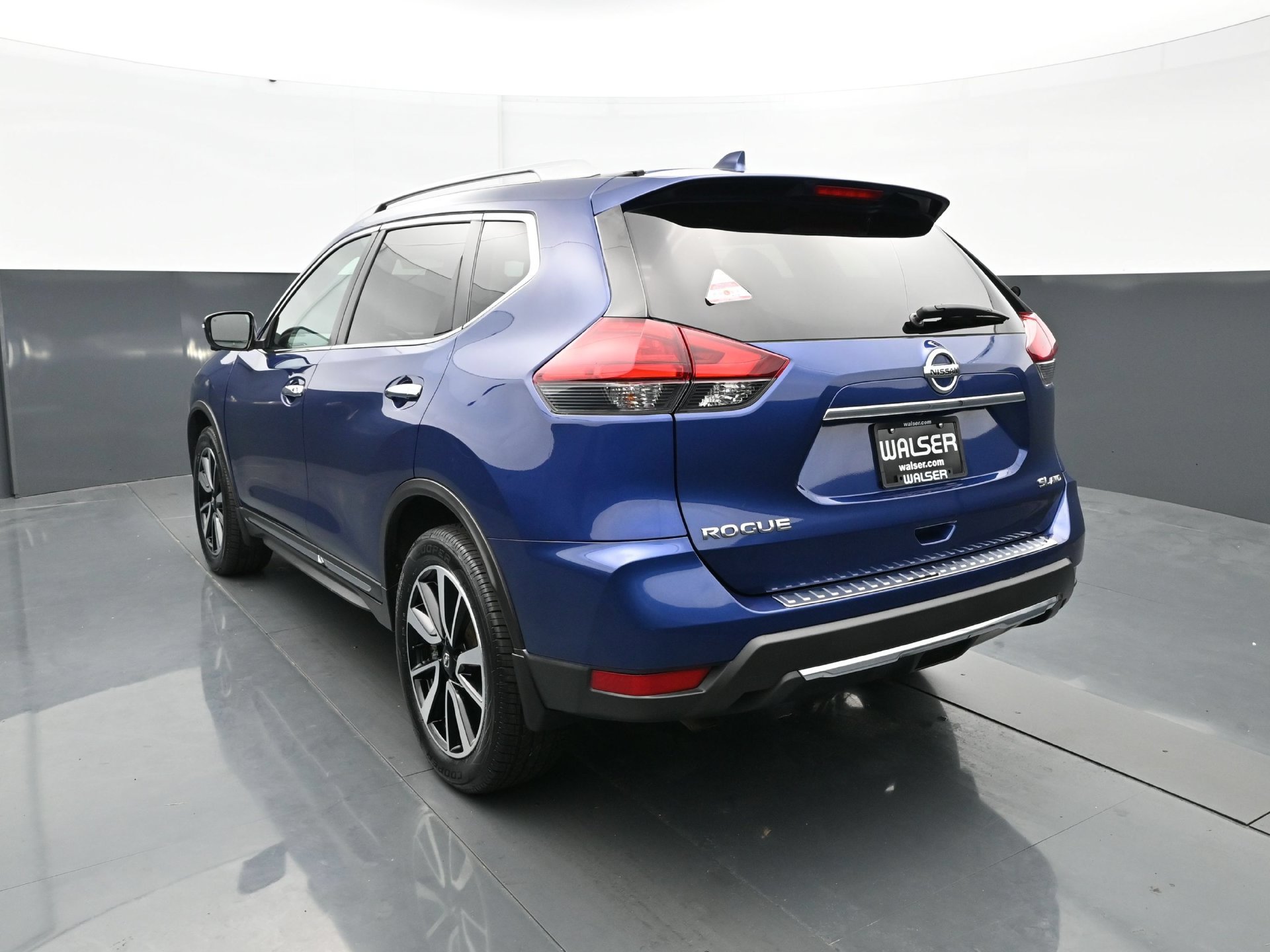 Used 2017 Nissan Rogue SL w/ SL Premium Package AWD/4WD image 4