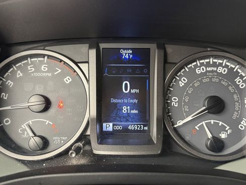 Used 2017 Toyota Tacoma TRD Sport image 21