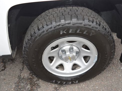 Used 2018 Chevrolet Silverado 1500 W/T w/ Trailering Package image 9