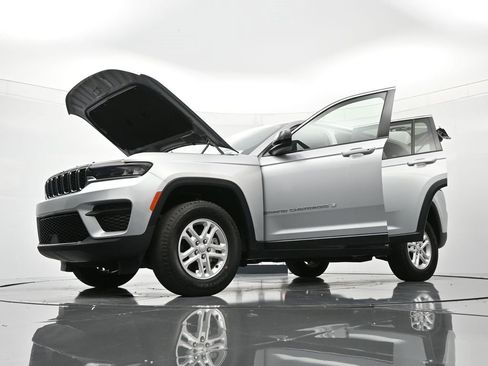 Used 2023 Jeep Grand Cherokee Laredo image 48