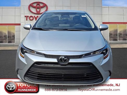 Certified 2025 Toyota Corolla LE FWD image 2