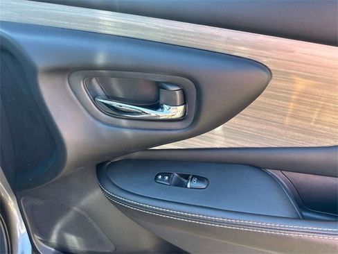 Used 2018 Nissan Murano SL w/ Midnight Edition Package image 18