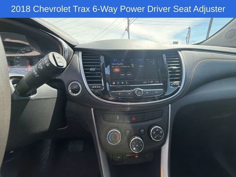 Used 2018 Chevrolet Trax LT w/ LT Convenience Package AWD/4WD image 26