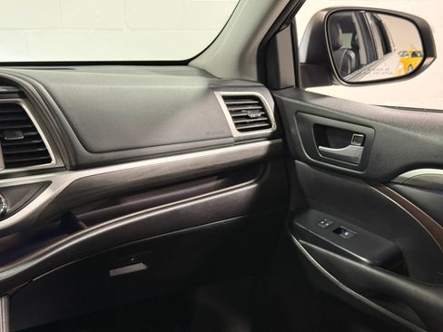 Used 2018 Toyota Highlander Limited AWD/4WD image 40