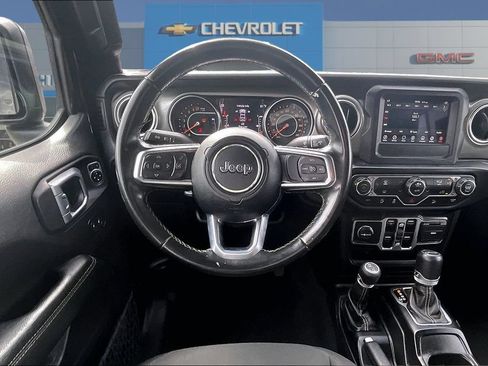 Used 2020 Jeep Wrangler Unlimited Sahara AWD/4WD image 8