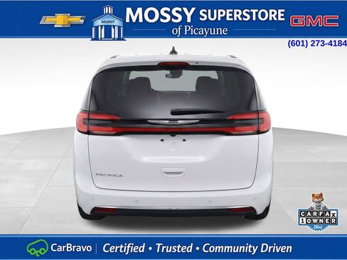 Used 2023 Chrysler Pacifica Touring-L image 8