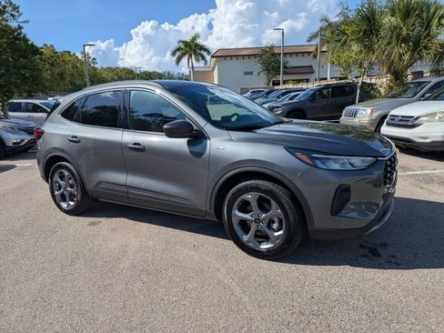 Used 2025 Ford Escape ST-Line FWD image 2