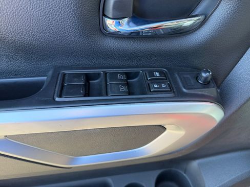 Used 2021 Nissan Titan SV w/ SV Convenience Package RWD image 17