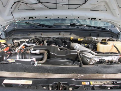 Used 2016 Ford F550 2WD Regular Cab Super Duty image 13