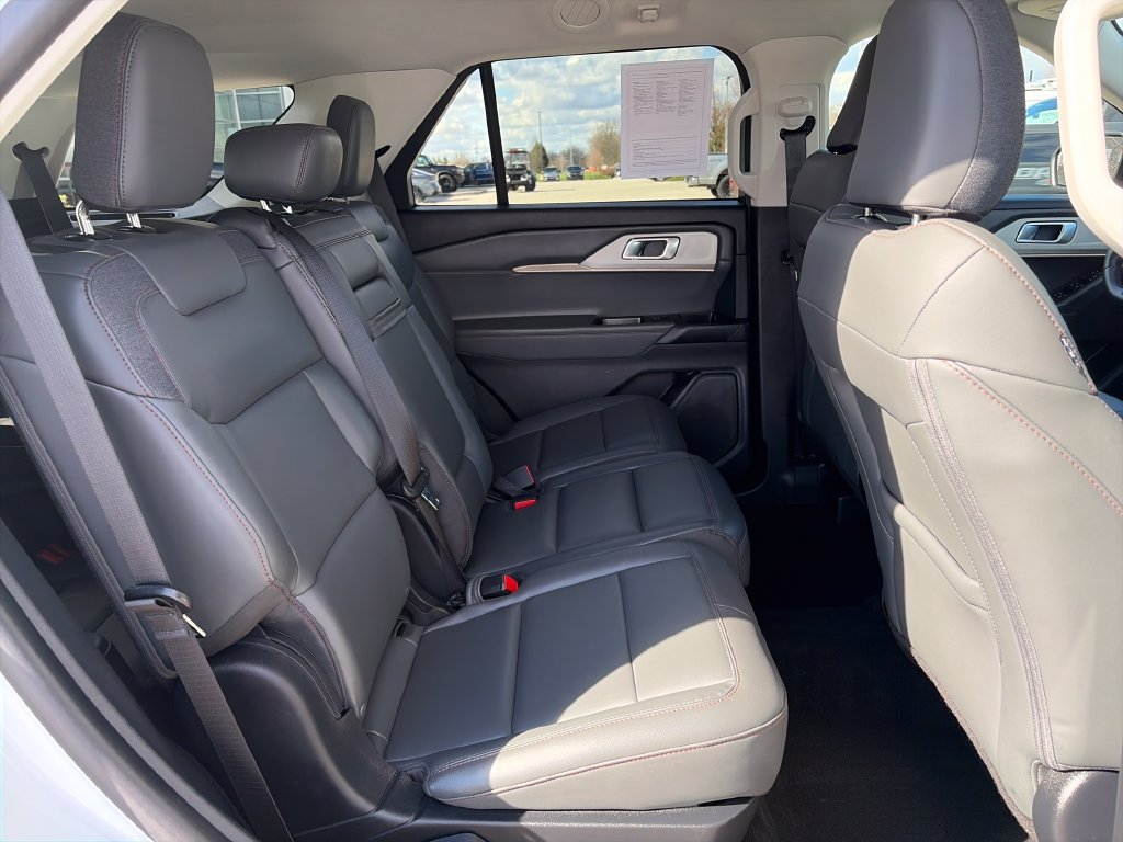 Used 2025 Ford Explorer Active w/ Active Comfort Package AWD/4WD image 33