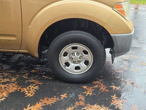 Used 2005 Nissan Frontier XE image 10