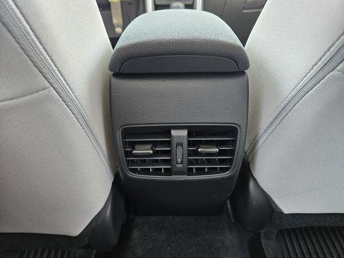 Used 2025 Toyota Corolla Cross L AWD/4WD image 11