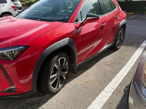 Used 2024 Lexus UX 250h FWD image 11