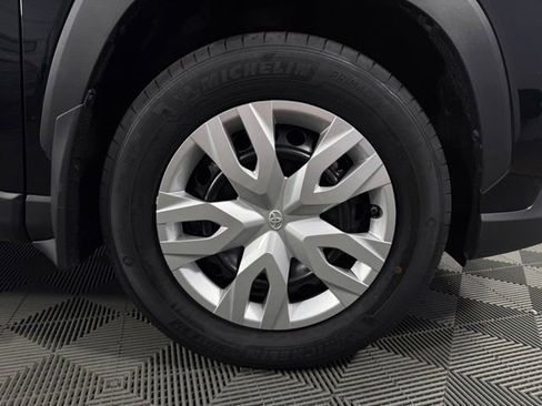 Used 2024 Toyota Corolla Cross L image 11