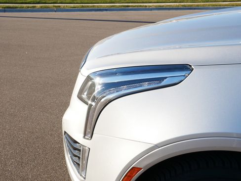 Used 2017 Cadillac XT5 Luxury w/ Driver Awareness Package image 16