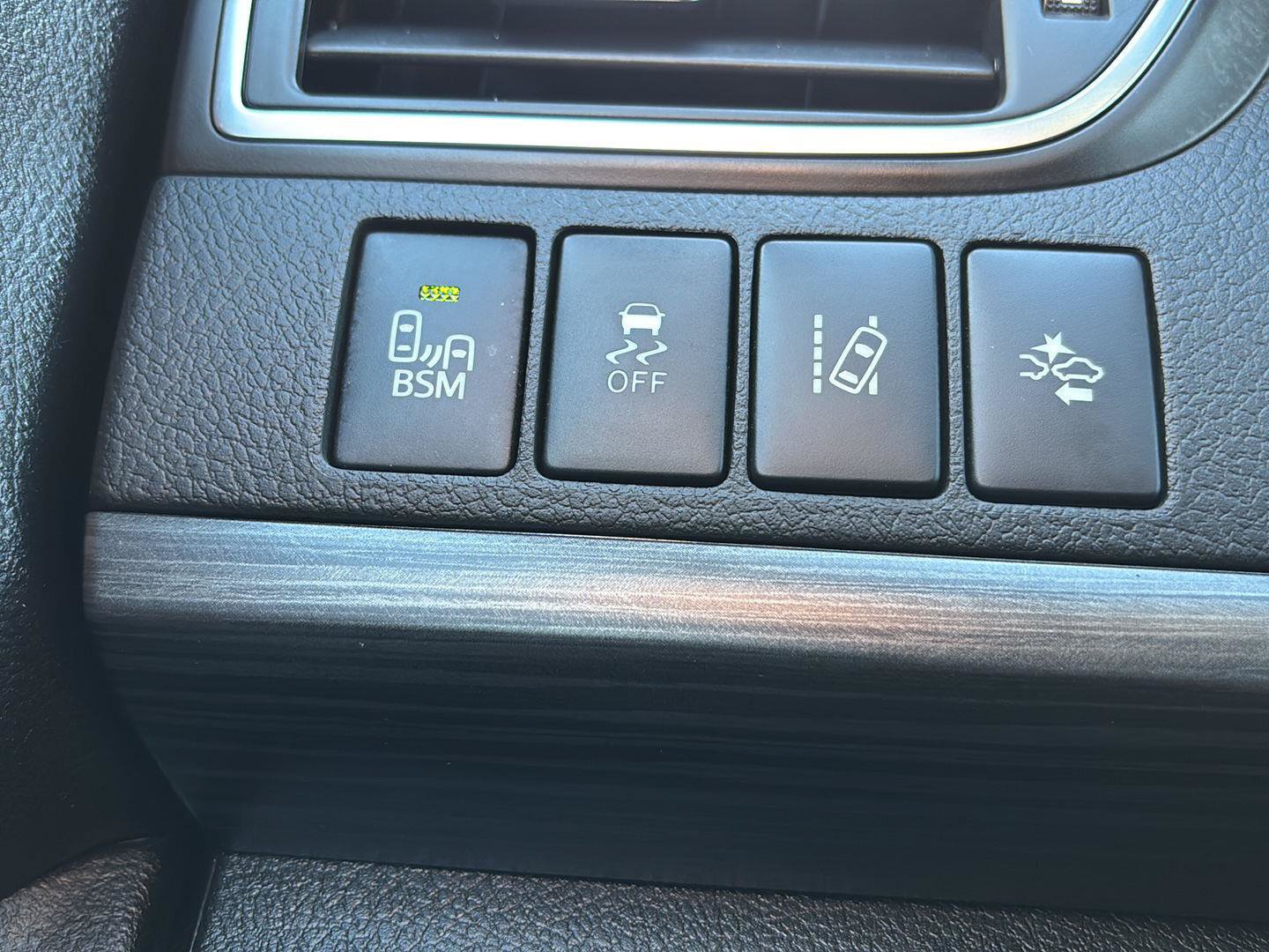 Used 2017 Toyota Camry XLE w/ Moonroof Package FWD image 24