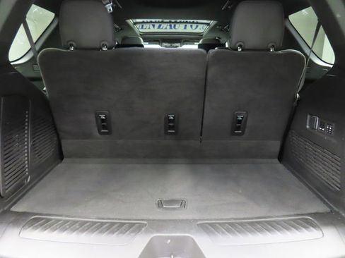 Used 2024 GMC Yukon SLT w/ SLT Luxury Package AWD/4WD image 44