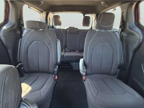Used 2019 Chrysler Pacifica Touring Plus w/ S Appearance Package FWD image 25