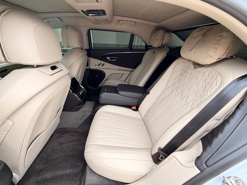 Used 2021 Bentley Flying Spur V8 AWD/4WD image 22