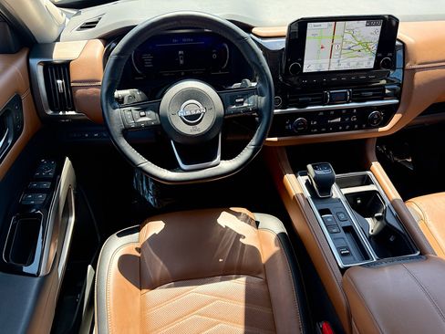 Used 2024 Nissan Pathfinder Platinum FWD image 17