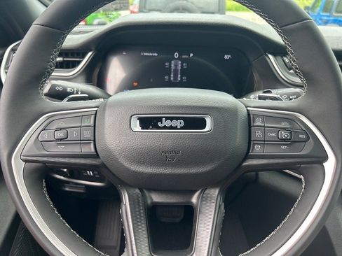 New 2025 Jeep Grand Cherokee Laredo image 15