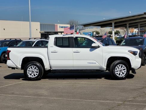 Used 2024 Toyota Tacoma SR5 AWD/4WD image 4