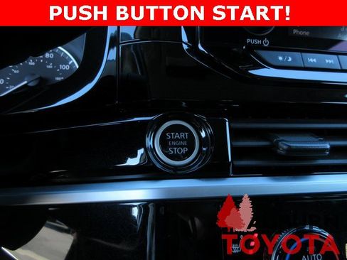 Used 2024 Nissan Pathfinder SV image 19