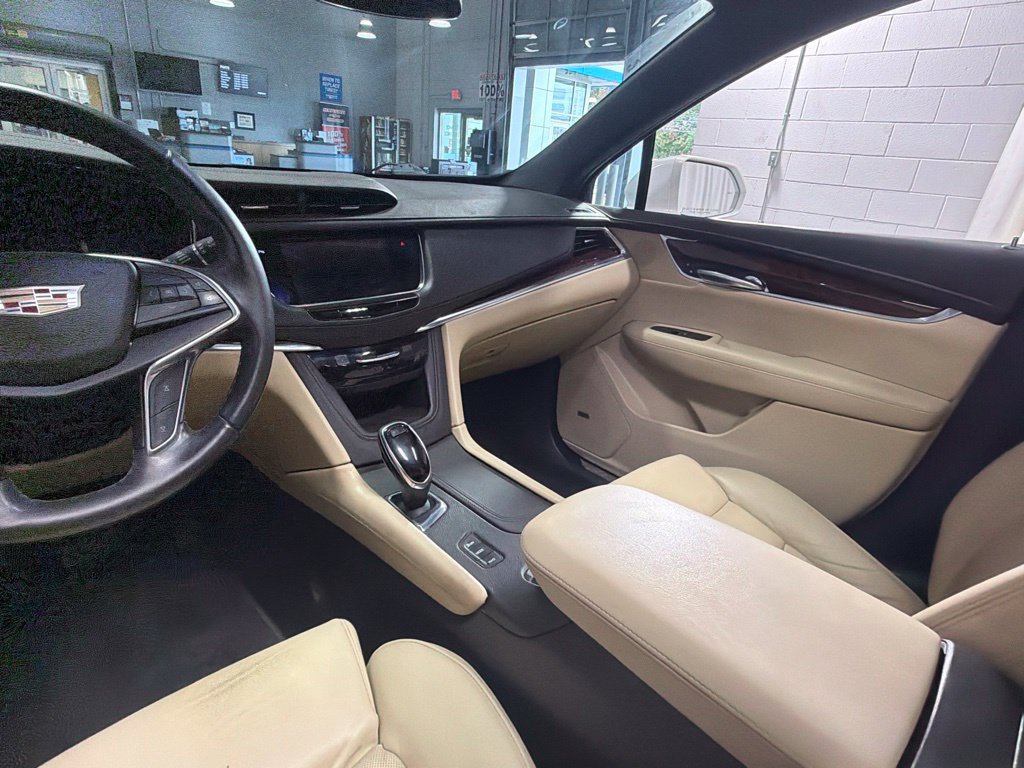 Used 2017 Cadillac XT5 Luxury w/ Driver Awareness Package AWD/4WD image 30