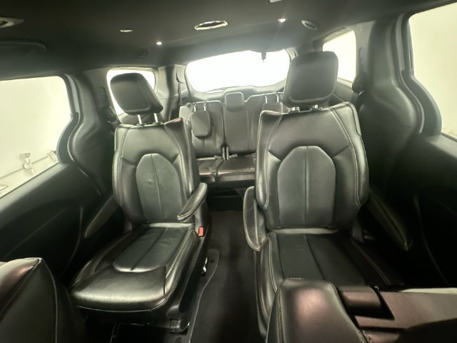 Used 2022 Chrysler Pacifica Touring-L w/ Uconnect Theater Family Group FWD image 26