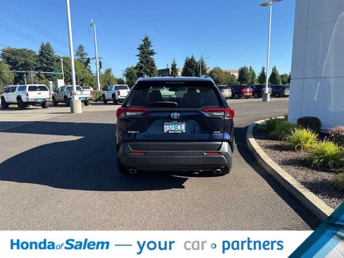 Used 2020 Toyota RAV4 XLE w/ XLE Grade Weather Package AWD/4WD image 5