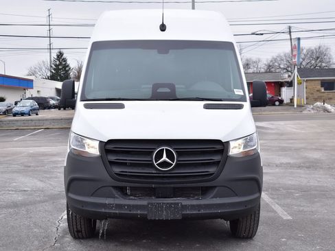 Used 2025 Mercedes-Benz Sprinter 2500 image 8