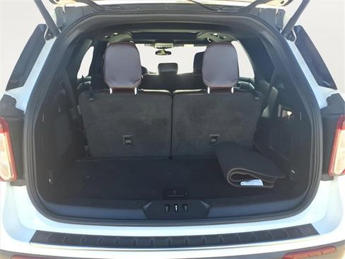 Used 2020 Ford Explorer Platinum w/ Premium Technology Package image 34