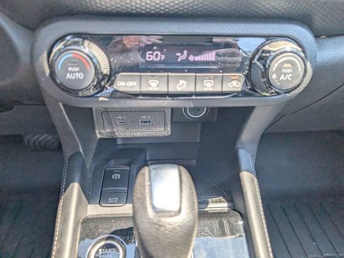 Used 2022 Nissan Kicks SV FWD image 15