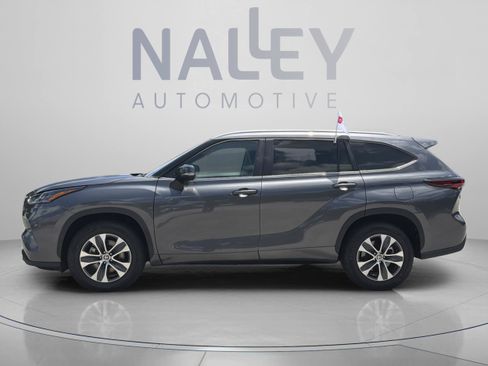 Certified 2024 Toyota Highlander XLE FWD image 2
