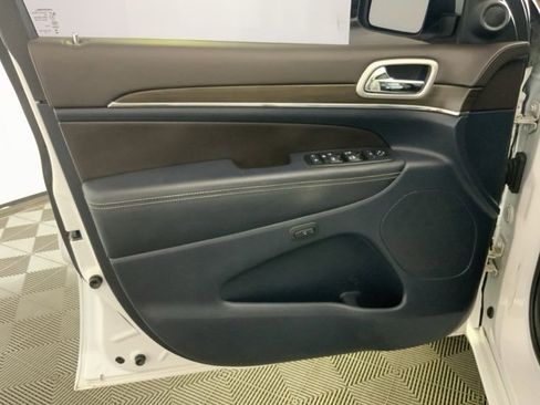 Used 2015 Jeep Grand Cherokee Overland image 16