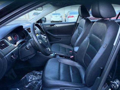 Used 2013 Volkswagen Jetta TDI FWD image 2