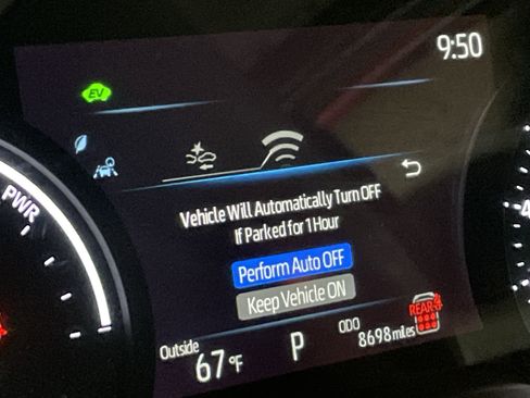 Used 2025 Toyota Sienna LE w/ LE Plus Package FWD image 9