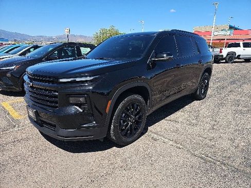 Used 2026 Chevrolet Traverse LT w/ Midnight/Sport Edition AWD/4WD image 8
