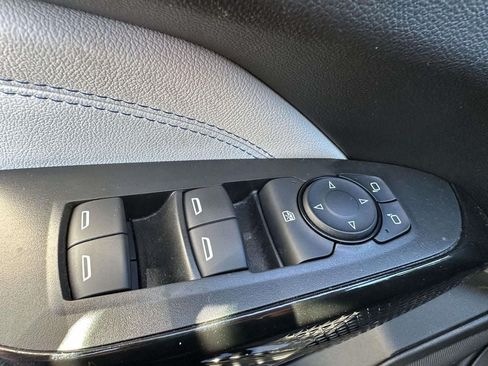 Used 2025 Chevrolet Trax LT w/ LT Convenience Package FWD image 33