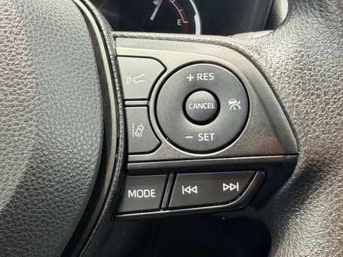 Used 2025 Toyota RAV4 XLE FWD image 19